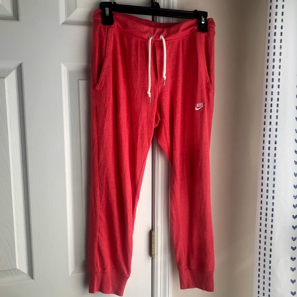 Women’s Nike sweatpants/joggers